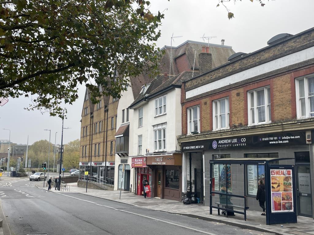 Lot: 111 - TOWN CENTRE PROPERTY ARRANGED AS FIVE FLATS FOR IMPROVEMENT PLUS COMMERCIAL GROUND RENT - Further street view of Town centre residential investment as 5 flats